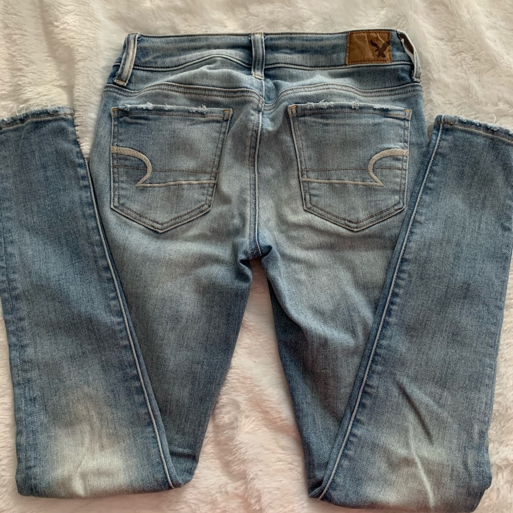 american eagle light wash low rise denim jeans - Picture 5 of 5